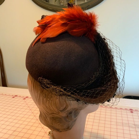 Vintage 1930s -1940s Brown felt wool Cloche style hat w/ sequins & rust feathers main image 2